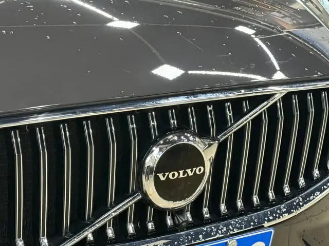 Volvo XC60 — Фото автомобиля 3