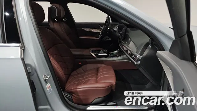 BMW 7-Series 7 серия (G70) 740i sDrive M Sport — Фото автомобиля 12