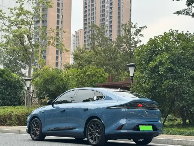 IM Motors LS6 — Фото автомобиля 11