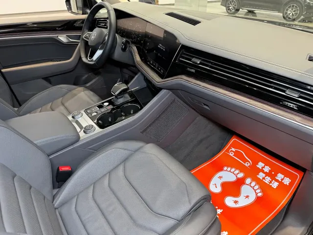 Volkswagen Touareg 2023 3.0TSI R-Line Black Sports Package — Фото автомобиля 11