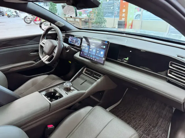 BYD Qin L — Фото автомобиля 18