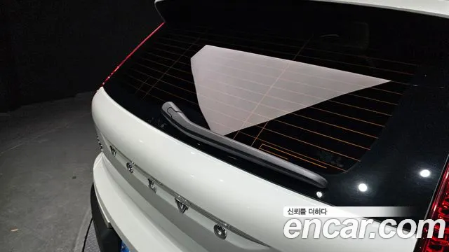 Вольво XC40 B4 Ultimate Bright — Фото автомобиля 27