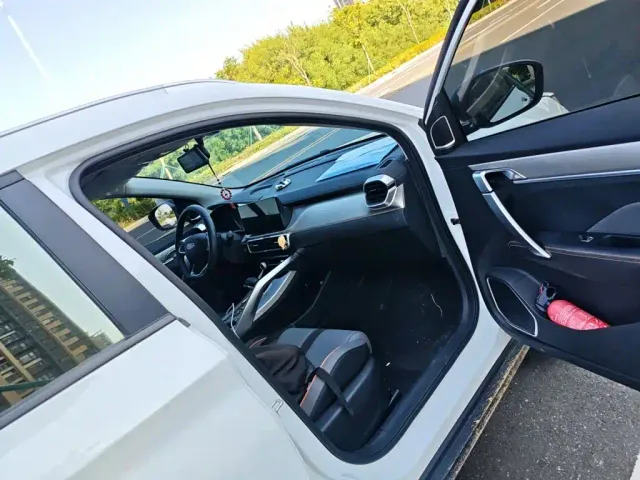 Geely Binyue — Фото автомобиля 19