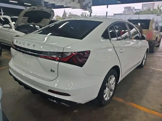 Roewe i5 — Фото автомобиля 6