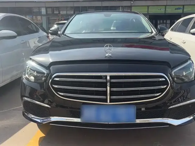 Mercedes-Benz E-Class — Фото автомобиля 2