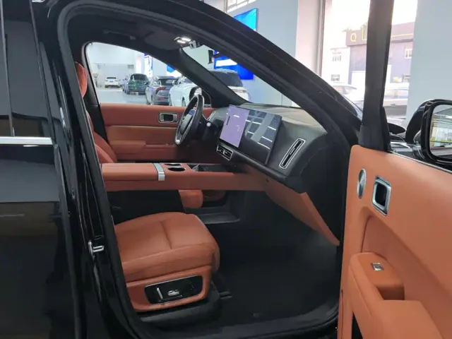 Li Auto L8 — Фото автомобиля 8