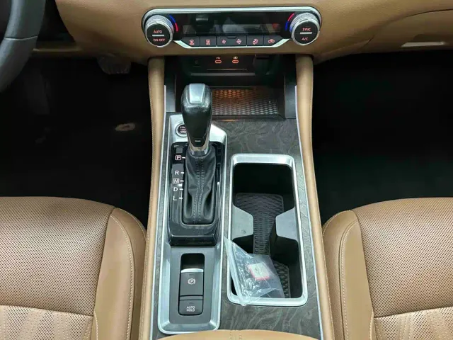 Nissan Teana — Фото автомобиля 10