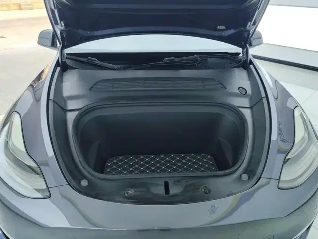 Tesla Model Y — Фото автомобиля 10