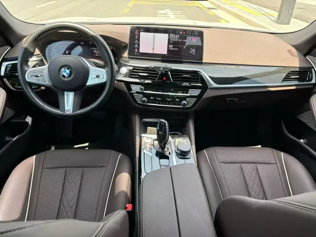 BMW 5 Series — Фото автомобиля 4