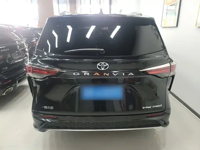 Toyota Granvia — Фото автомобиля 5