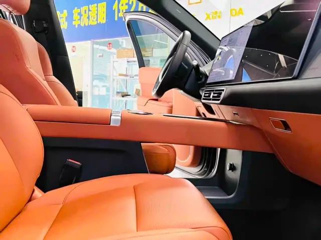 Li Auto L8 — Фото автомобиля 9