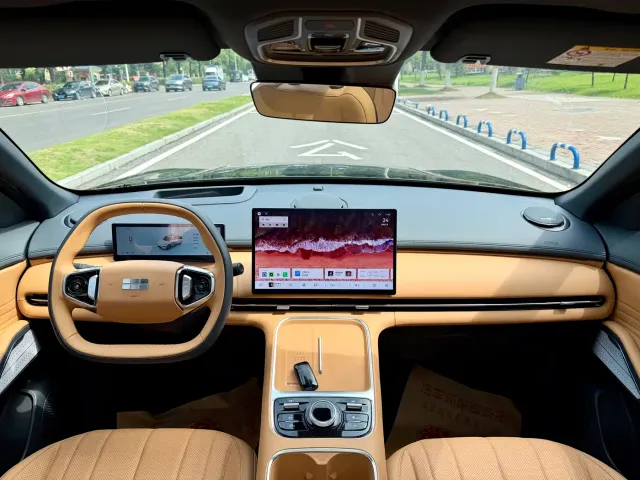 Geely Galaxy Starship 7 EM-i — Фото автомобиля 10