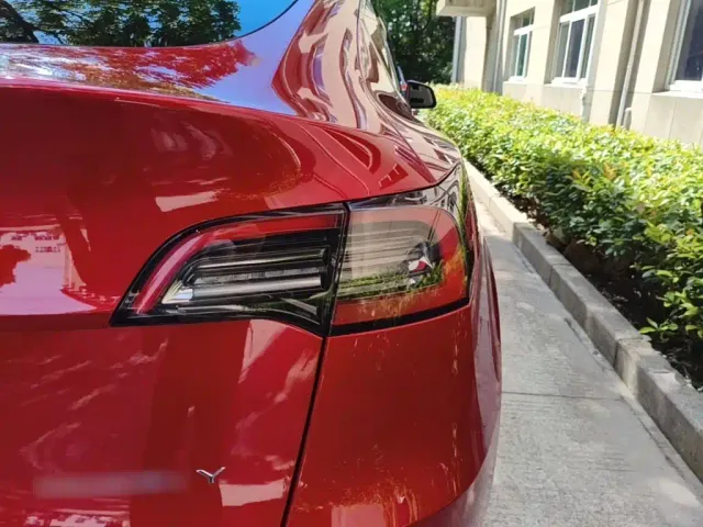 Tesla Model Y — Фото автомобиля 7