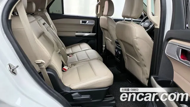 Ford Explorer — Фото автомобиля 12