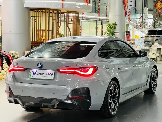 BMW i4 — Фото автомобиля 9