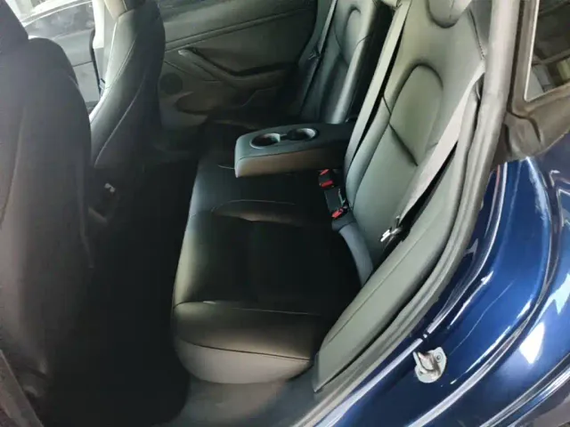 Tesla Model 3 — Фото автомобиля 16