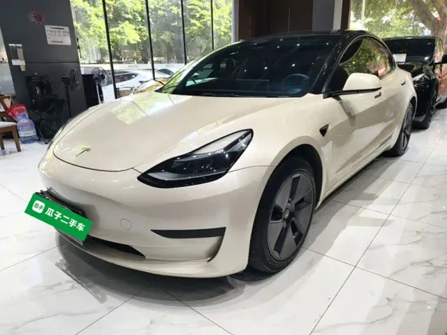 Фотография автомобиля — Tesla Model 3