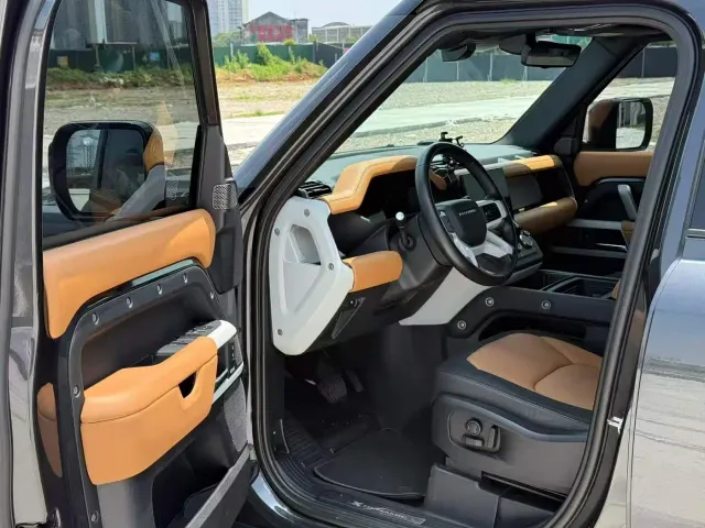 Land Rover Defender — Фото автомобиля 3
