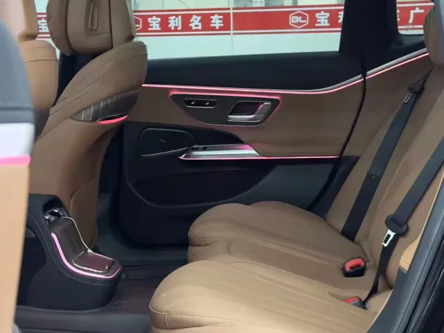 Mercedes-Benz E-Class — Фото автомобиля 12