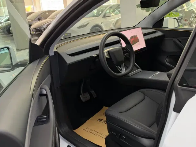 Tesla Model Y — Фото автомобиля 5