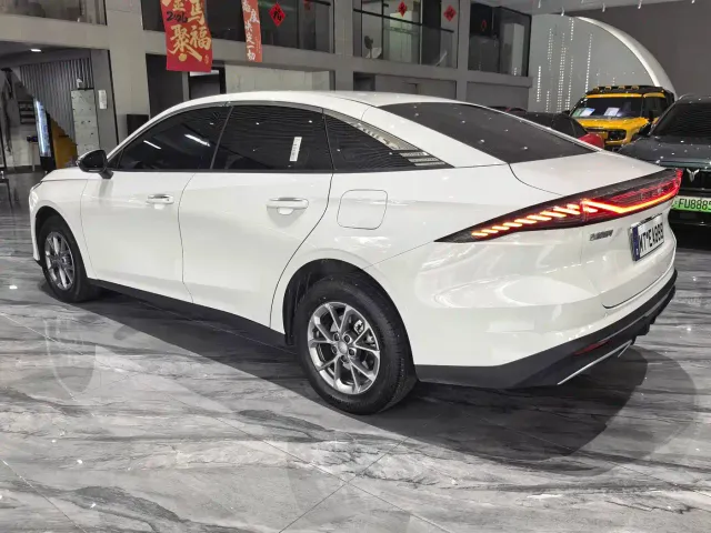 Geely Galaxy L6 — Фото автомобиля 18