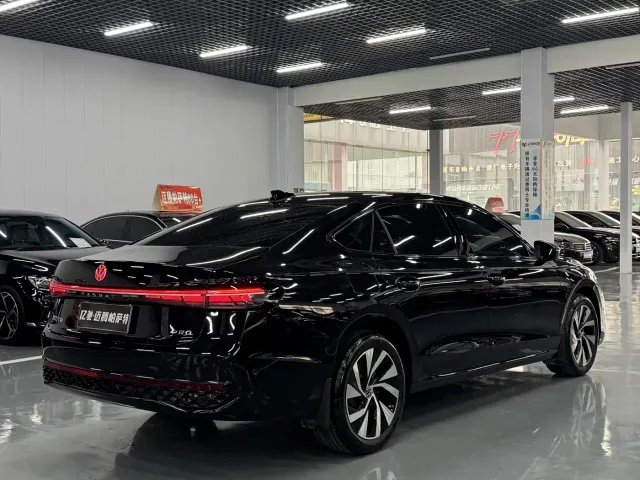 Volkswagen Passat 2025 Model Pro 380TSI Starlight Dragon Edition — Фото автомобиля 9