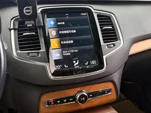 Volvo XC90 — Фото автомобиля 16