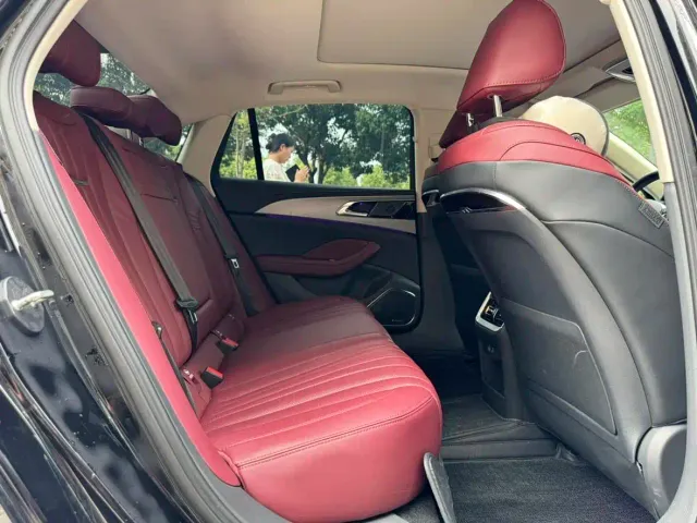 Hongqi H5 — Фото автомобиля 12