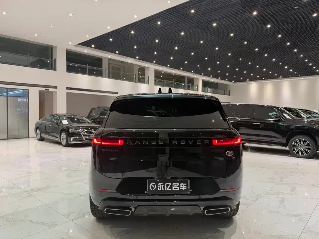 Land Rover Range Rover Sport — Фото автомобиля 11