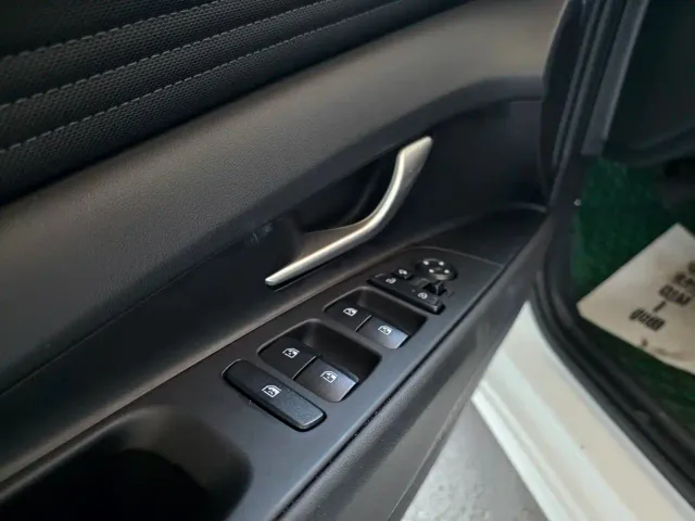 Hyundai Elantra — Фото автомобиля 5