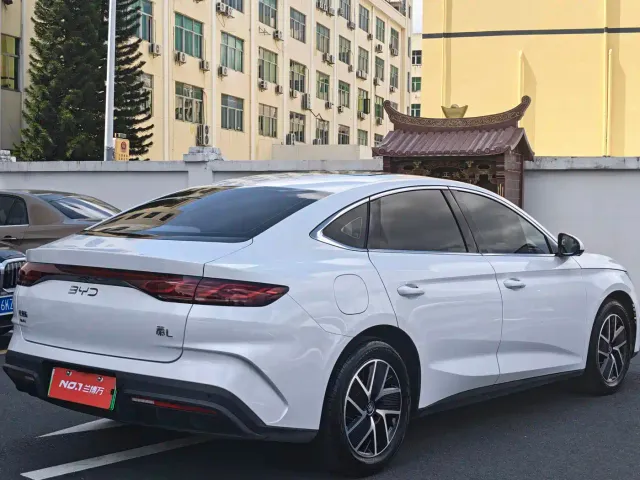 BYD Qin L — Фото автомобиля 8