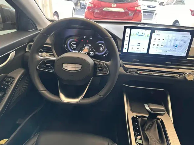 Geely Emgrand — Фото автомобиля 10