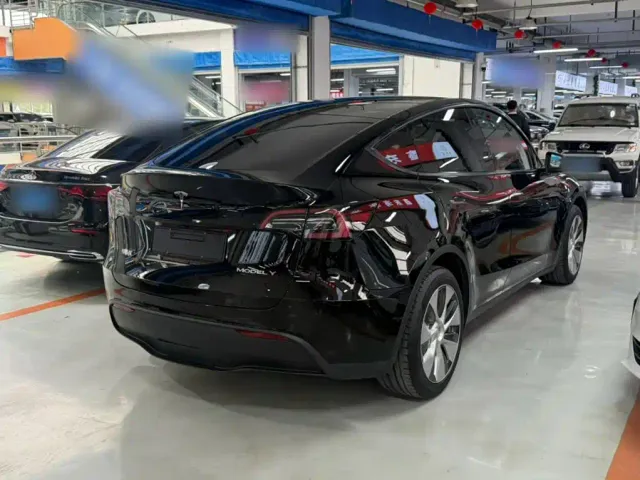 Tesla Model Y — Фото автомобиля 6