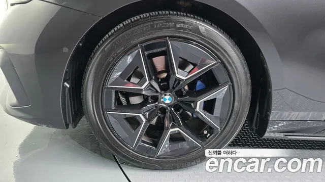 BMW 5 Series G60 — Фото автомобиля 5