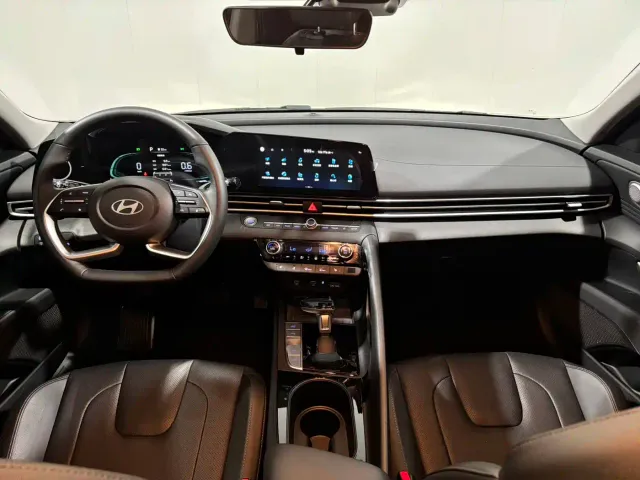 Hyundai Elantra — Фото автомобиля 10