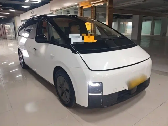 Li Auto MEGA — Фото автомобиля 3