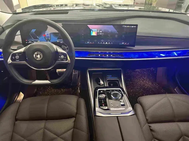 BMW 7 Series — Фото автомобиля 15