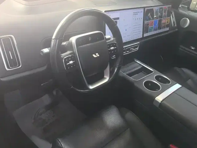 Li Auto L7 — Фото автомобиля 12