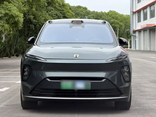 Nio ES8 — Фото автомобиля 22