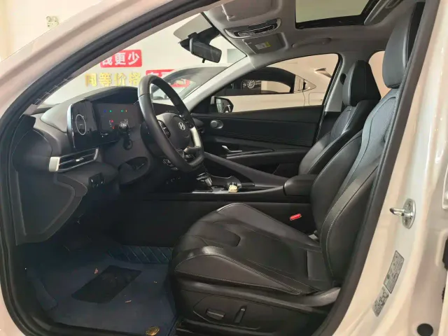 Hyundai Elantra — Фото автомобиля 7