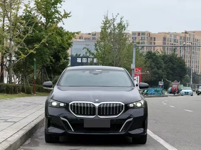 BMW 5 Series — Фото автомобиля 2