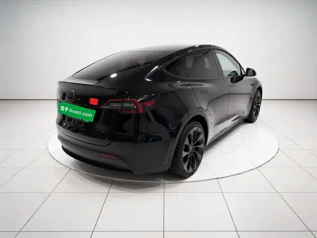 Tesla Model Y — Фото автомобиля 4