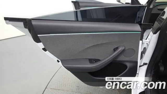 Tesla Model 3 — Фото автомобиля 25