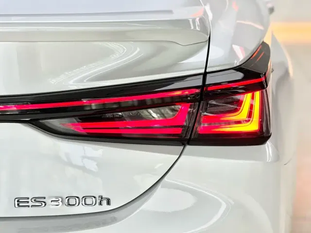 Lexus ES — Фото автомобиля 17