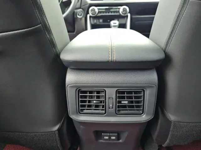 Toyota RAV4 — Фото автомобиля 15