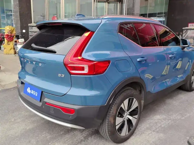 Volvo XC40 — Фото автомобиля 3