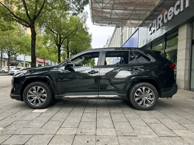 Toyota RAV4 — Фото автомобиля 13