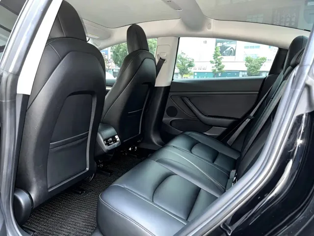 Tesla Model 3 — Фото автомобиля 6