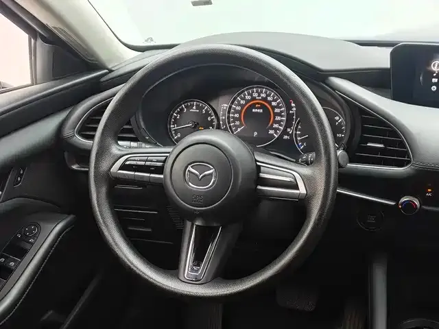 Mazda Axela — Фото автомобиля 8