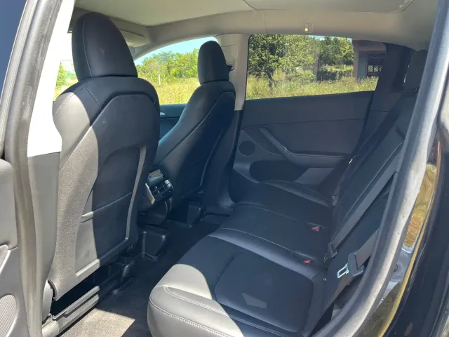 Tesla Model Y — Фото автомобиля 9